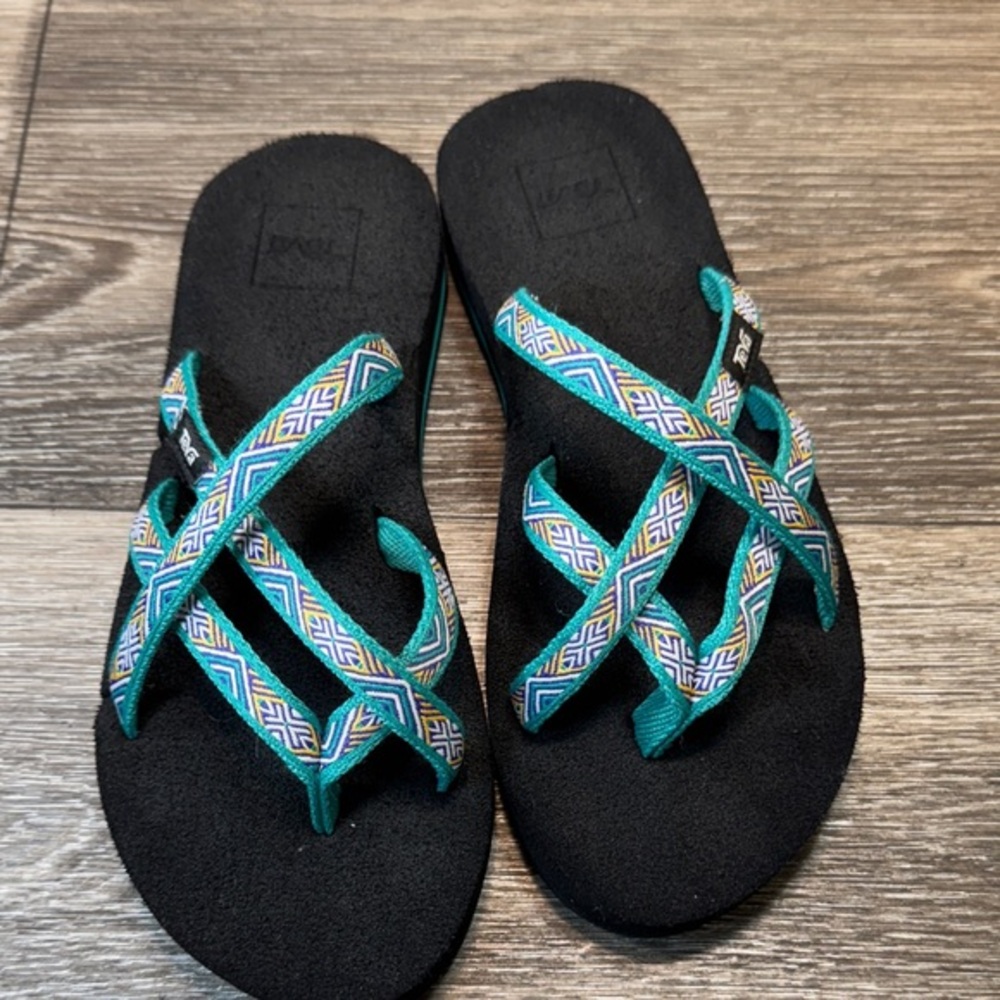 Teva Black teal straps  Sandals woman’s 6 (j20)